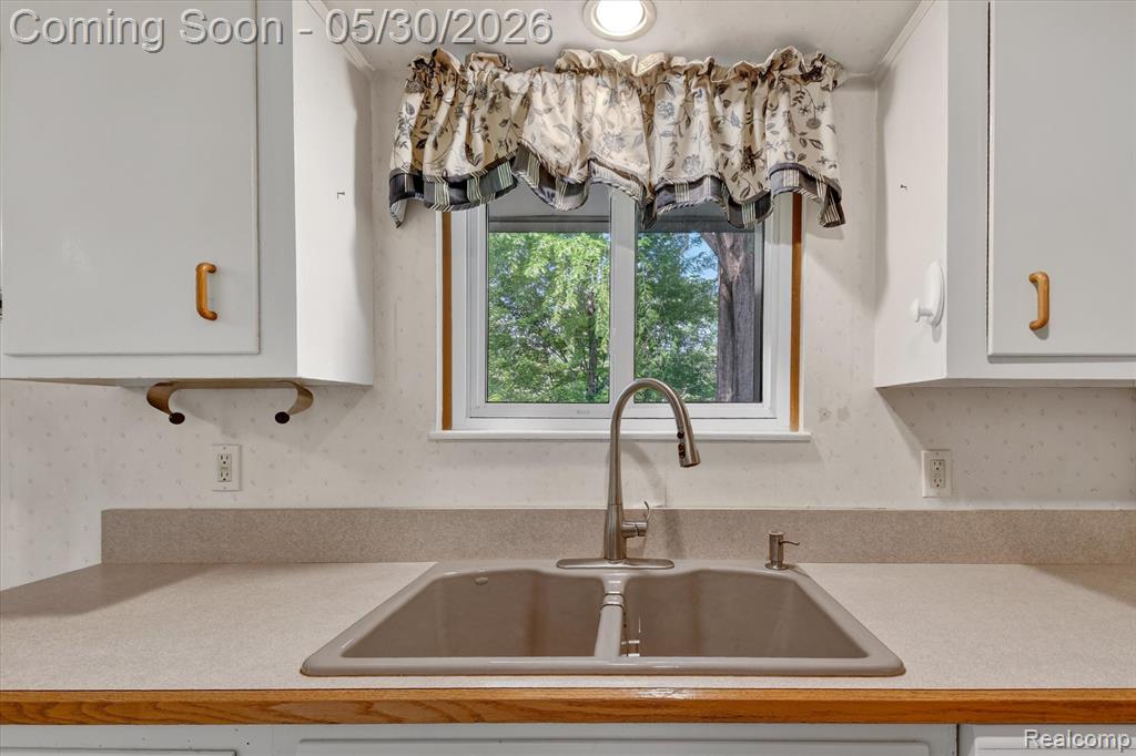 721 Robbinann Drive, Waterford, MI 48328 — Photo 13