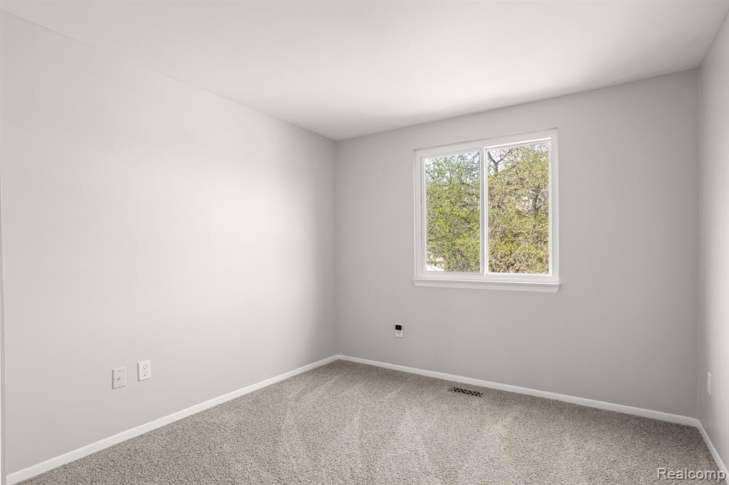 805 ABBEY Lane, Milford, MI 48381 — Photo 20
