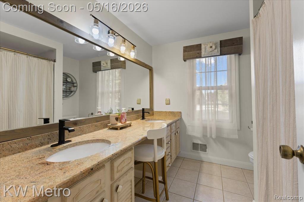 5757 Folkstone Drive, Troy, MI 48085 — Photo 35