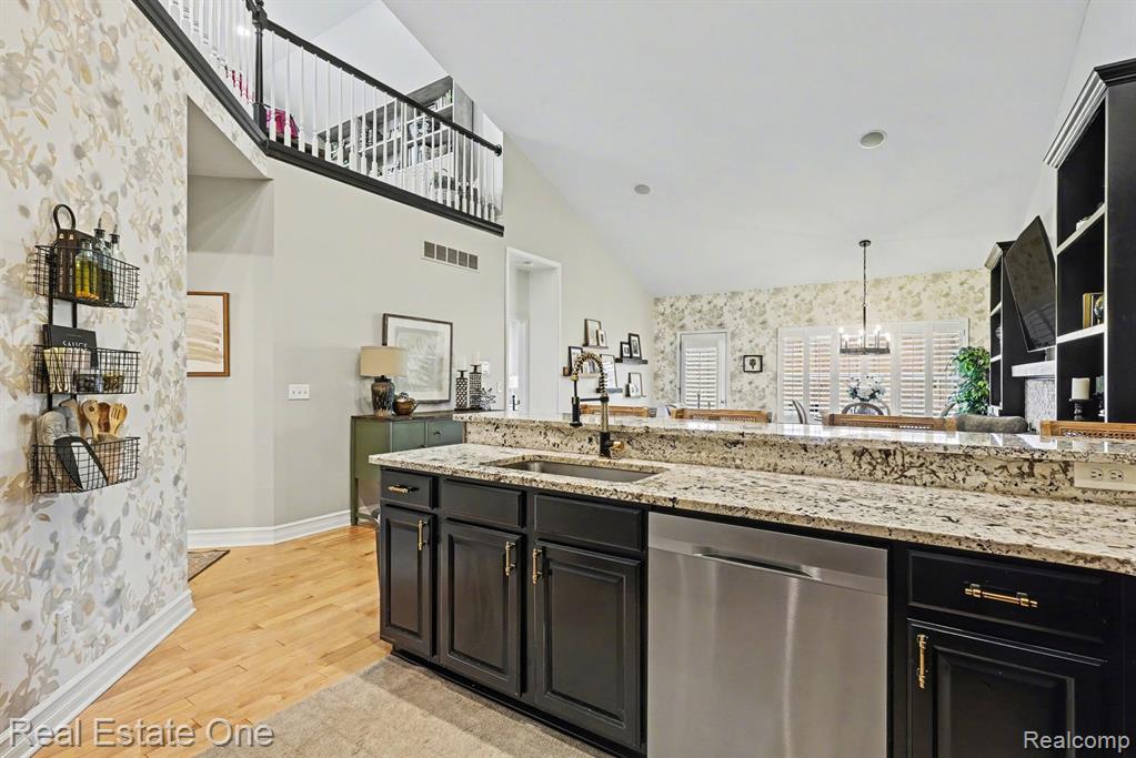 686 W Bluff Court, 23, Rochester Hills, MI 48307 — Photo 10