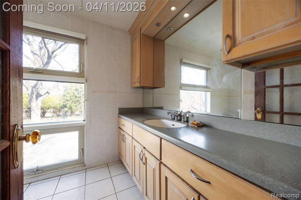 32998 Biddestone Lane, Farmington, MI, 48334