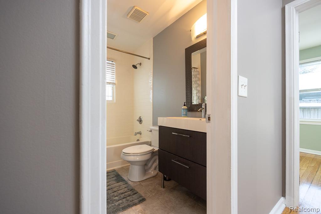 743 E Liberty Street, Milford, MI 48381 — Photo 9