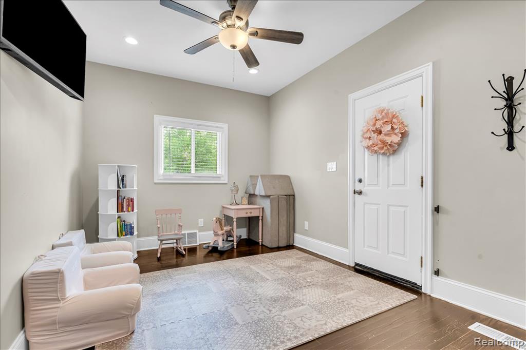 3003 Fischer Street, Detroit, MI 48214 — Photo 12