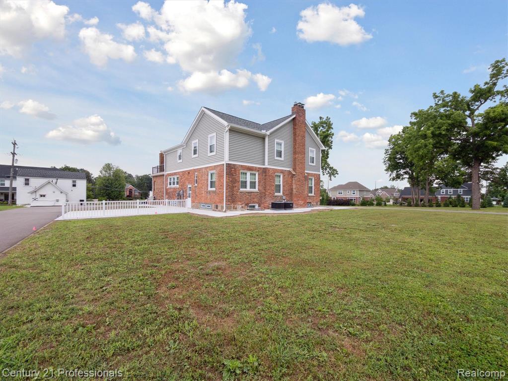 21120 Halsted Road, Farmington Hills, MI 48167 — Photo 51
