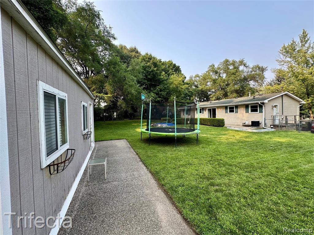 47555 Dequindre Road, Rochester Hills, MI 48307 — Photo 25