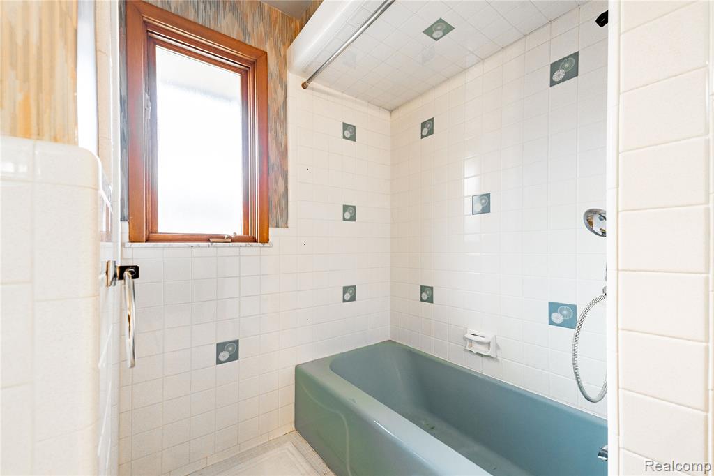 472 Riverside Drive, Wyandotte, MI 48192 — Photo 27