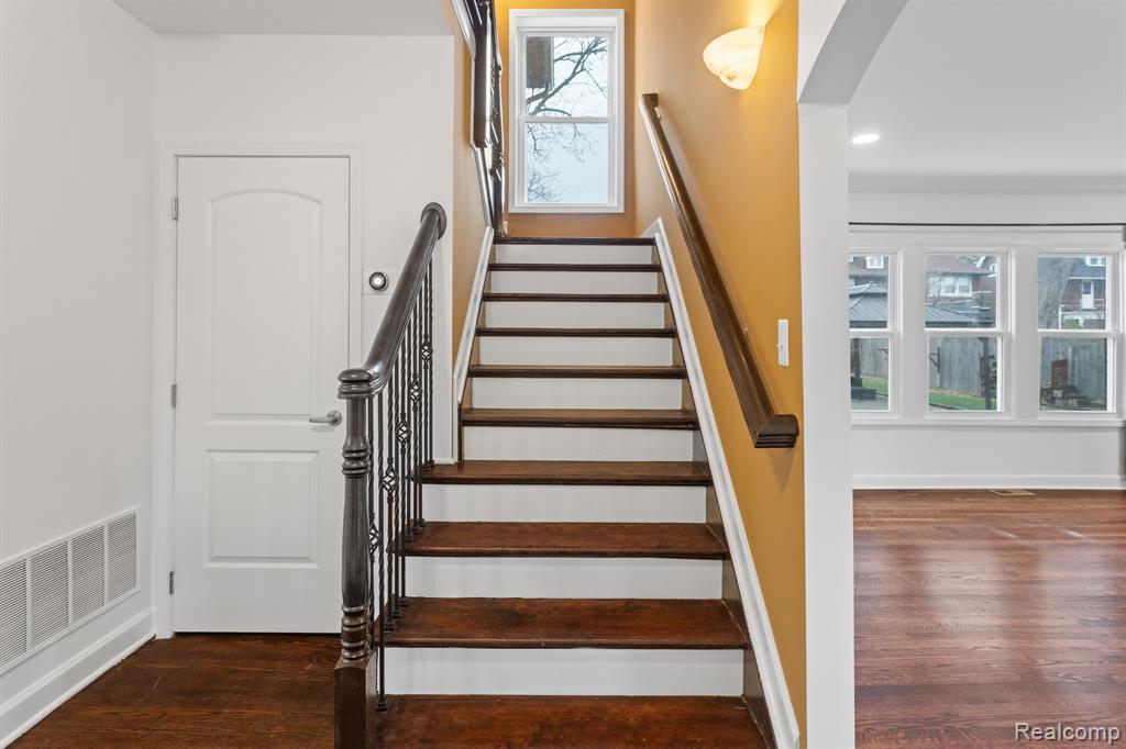520 FISKE Drive, Detroit, MI 48214 — Photo 18