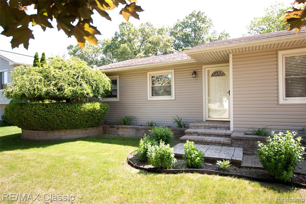 5280 Weston Court, Commerce Twp, MI 48382 — Photo 3