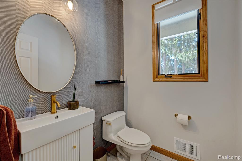 9619 Tree Top Court, Pinckney, MI, 48169