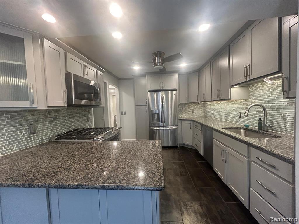 1534 BRENTWOOD Drive, Troy, MI 48098 — Photo 10