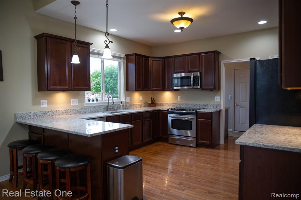 906 W PENINSULA, Oxford, MI 48371 — Photo 9