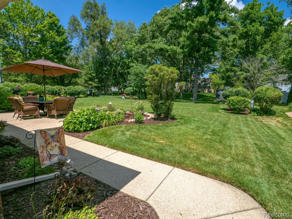 4923 Dusk Drive, Utica, MI 48316 — Photo 34