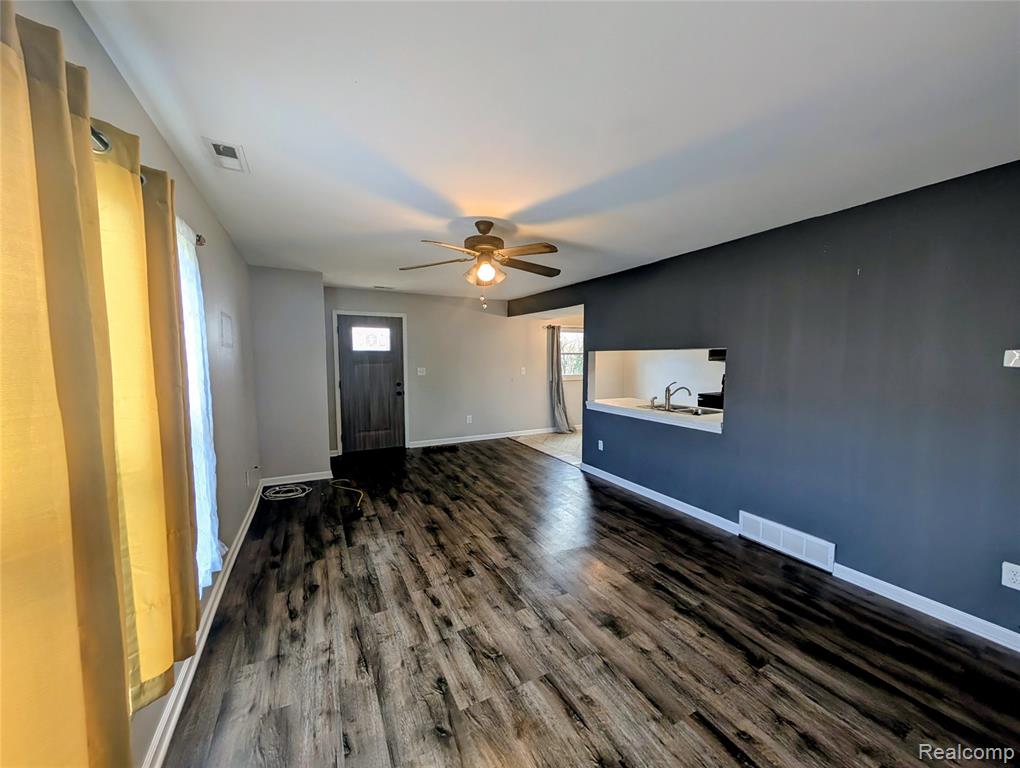 9465 Parkwood N, Davison, MI 48423 — Photo 2
