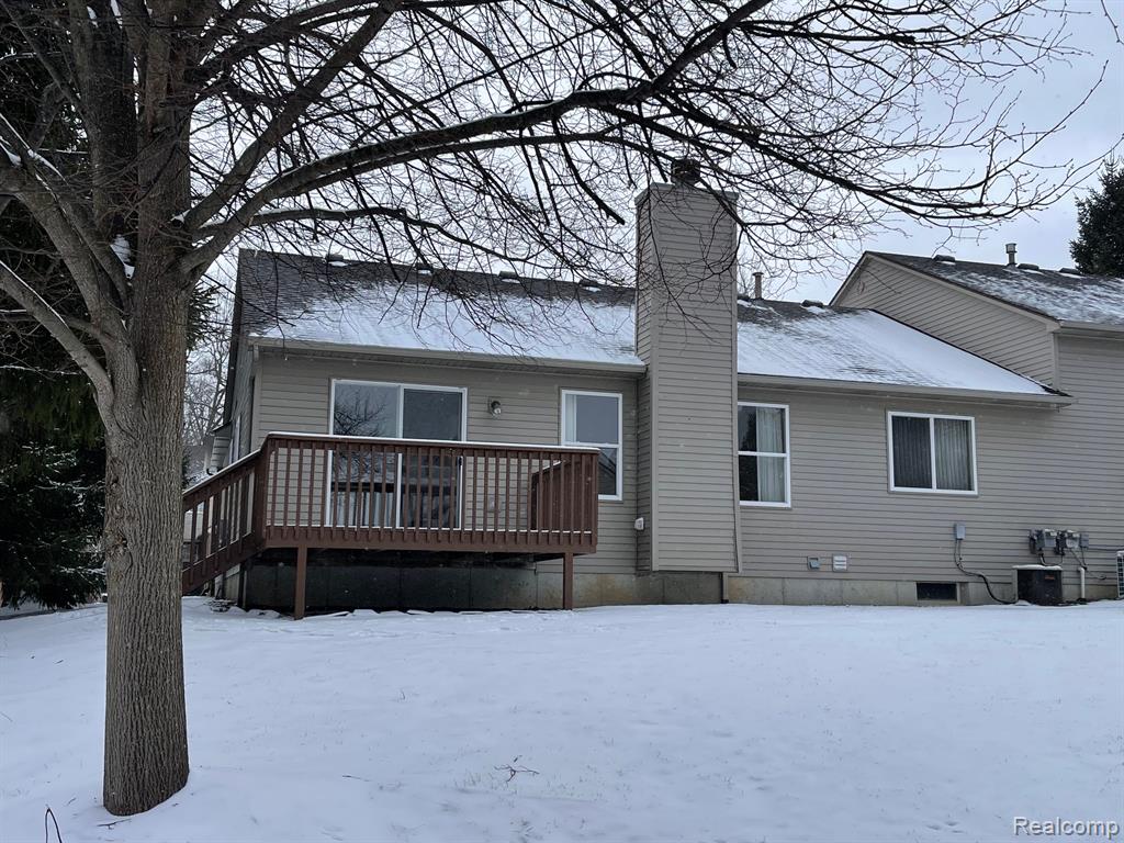 10385 Tophill, Hartland, MI 48353 — Photo 2