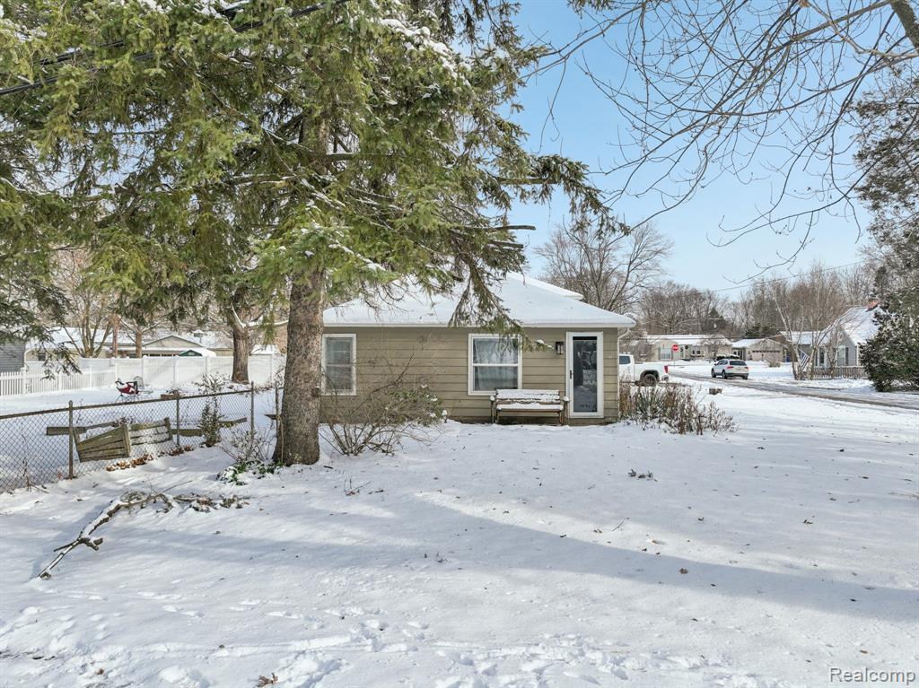4049 S Shore Street, Waterford, MI 48328 — Photo 18