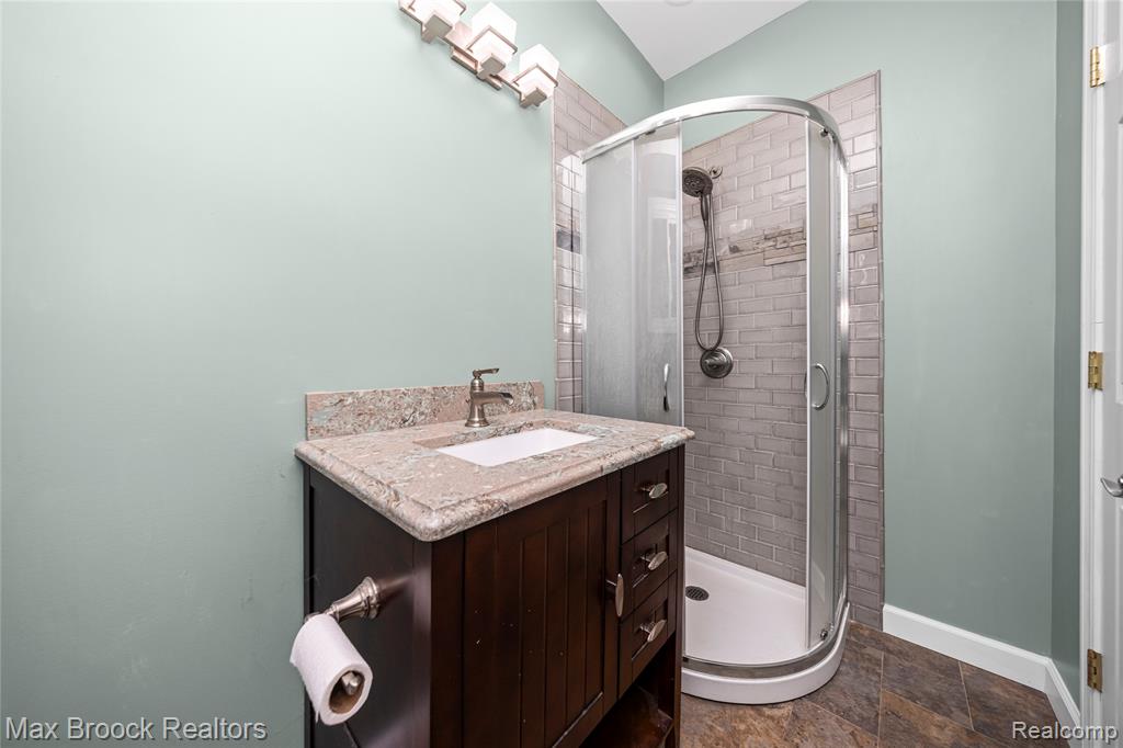 6335 Thorneycroft Drive, Shelby Twp, MI 48316 — Photo 23