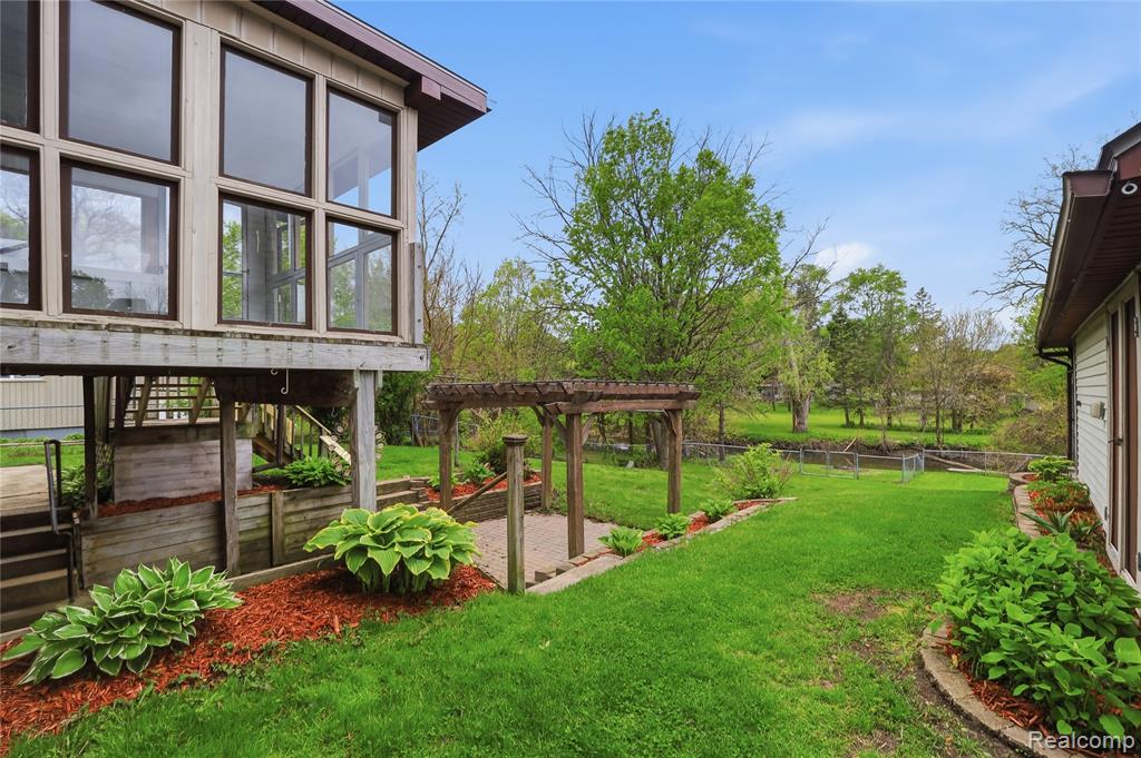 2465 Egelston Avenue, Burton, MI 48509 — Photo 16