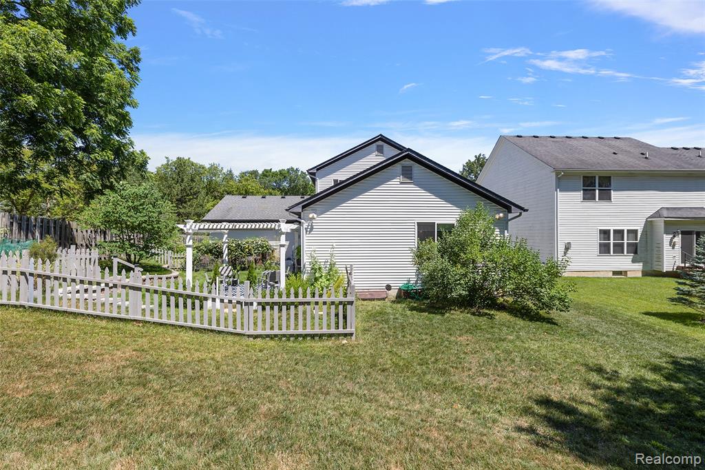 3181 Rabeeh Drive, Auburn Hills, MI 48326 — Photo 48