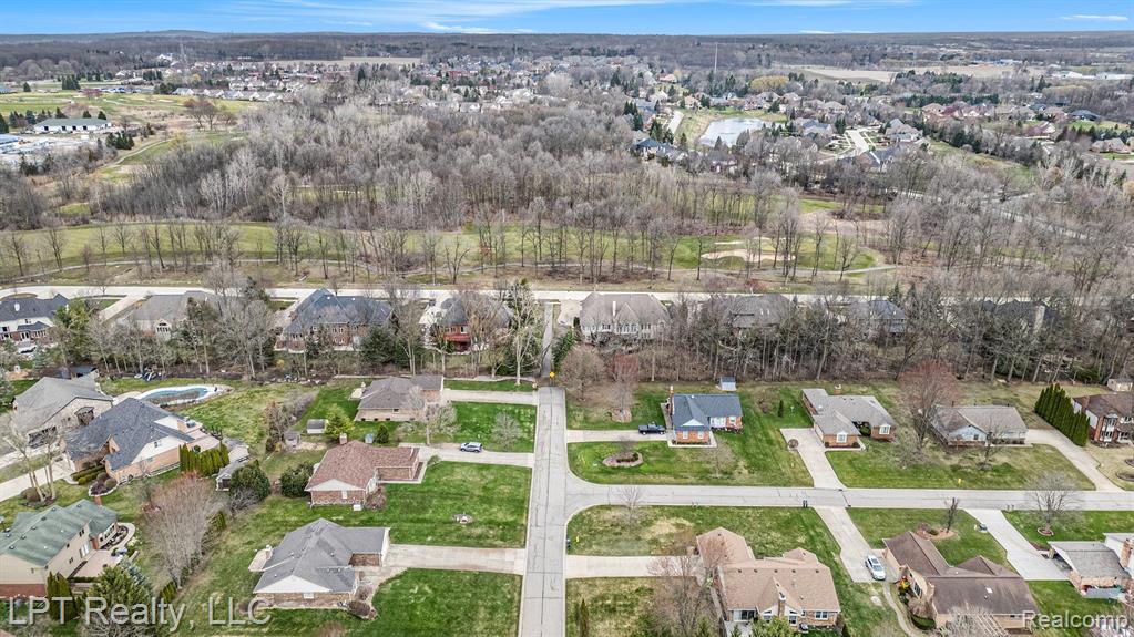 61867 WOODFIELD Way, Washington, MI — Photo 32