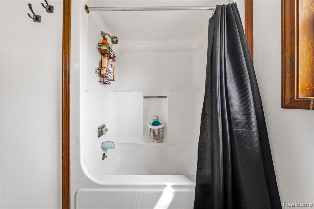 5412 N JENNINGS Road, Flint, MI 48504 — Photo 17