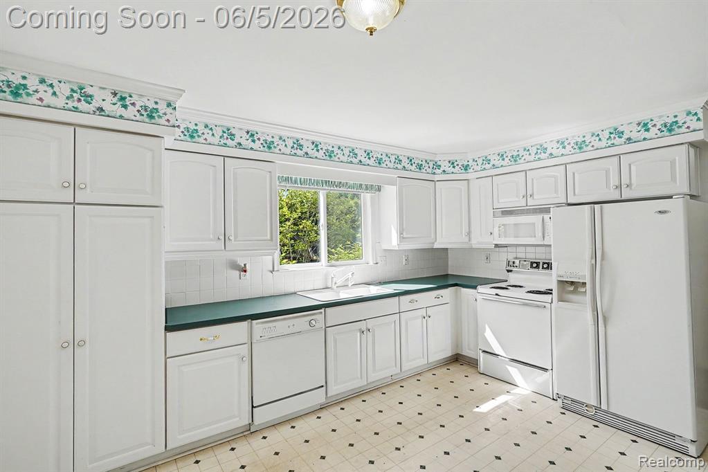 522 Old Bridge Road, Grand Blanc, MI 48439 — Photo 8