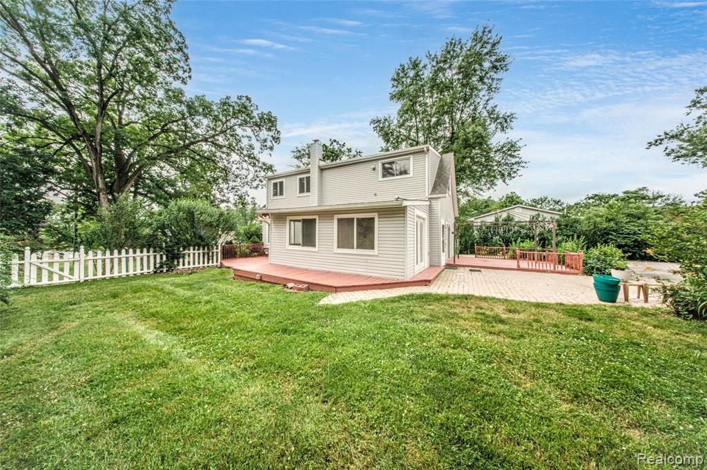 9042 Gale Road, White Lake, MI — Photo 9
