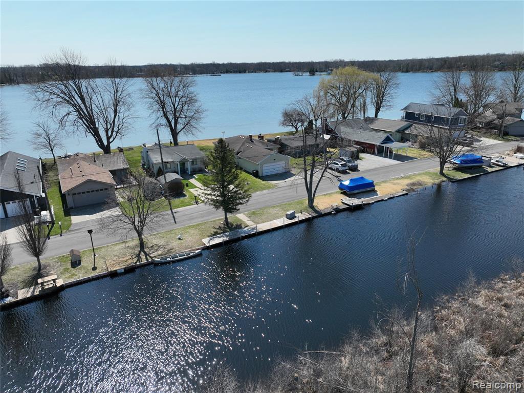 9560 Bluewater Drive, Pinckney, MI 48169 — Photo 22