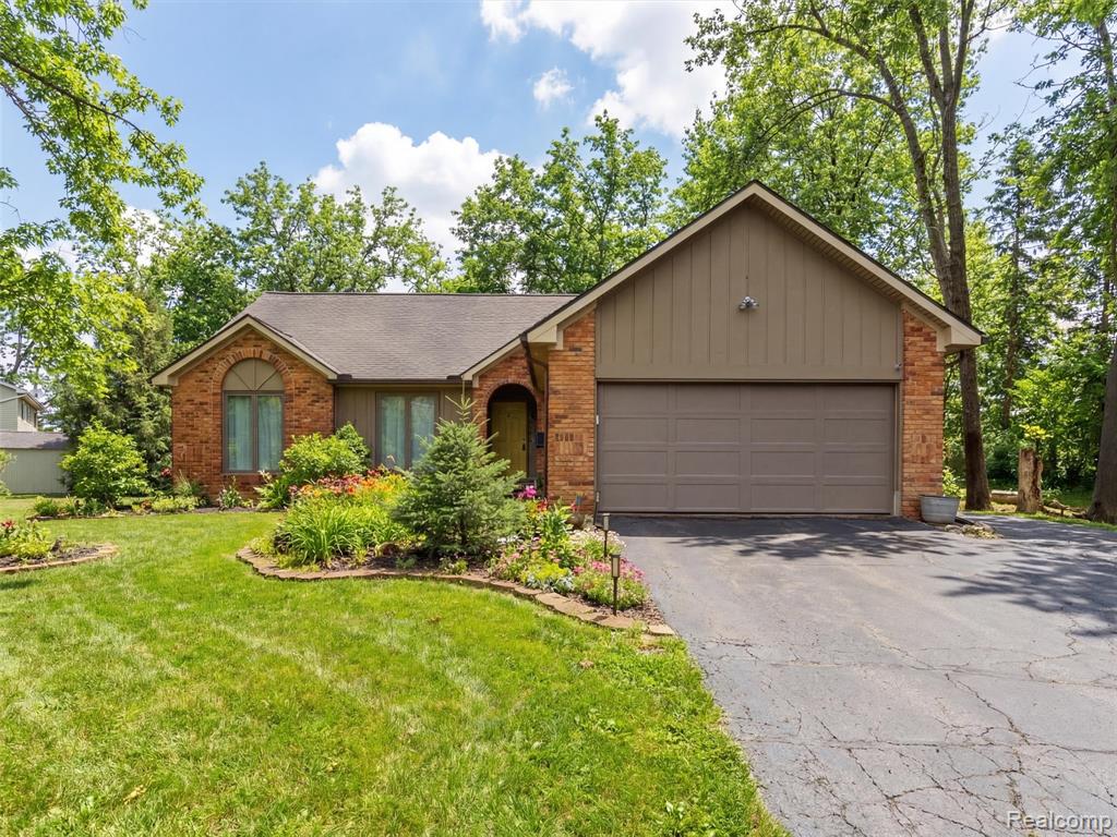 4495 Maybee Road, Lake Orion, MI — front exterior