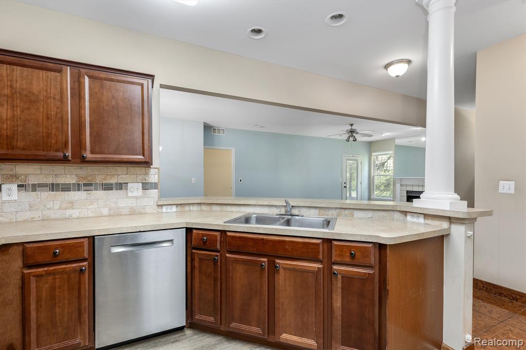 44264 PRINCETON Drive, Clinton Twp, MI 48038 — Photo 4