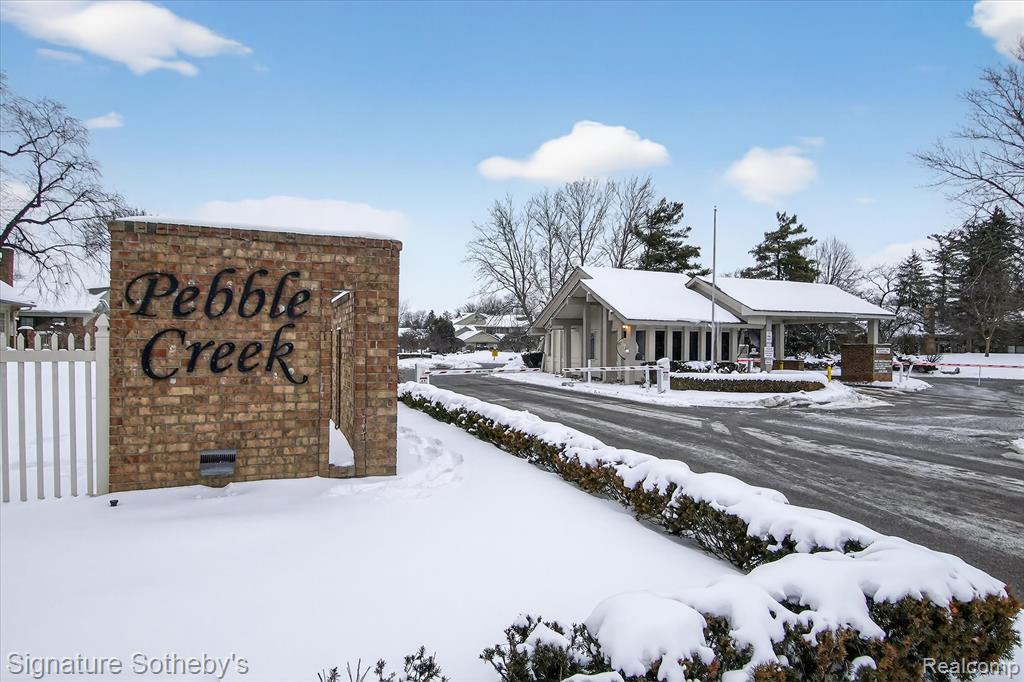 7107 Pebble Park Drive, 163, West Bloomfield, MI — Photo 2