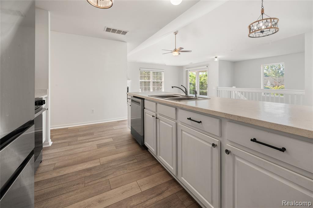 730 Amberly Drive, C, Waterford, MI 48328 — Photo 11