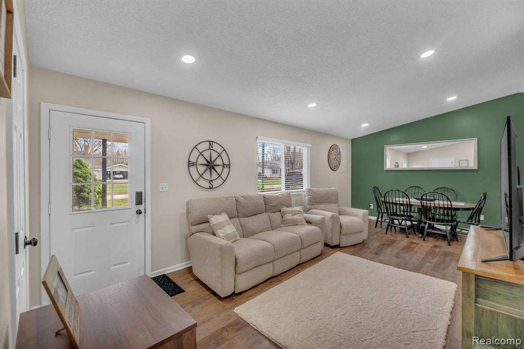 335 DELAWARE Road, Whitmore Lake, MI 48189 — Photo 7