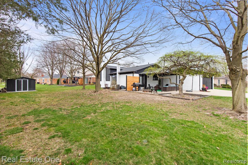 5251 WINCHESTER Drive, Troy, MI 48085 — Photo 45