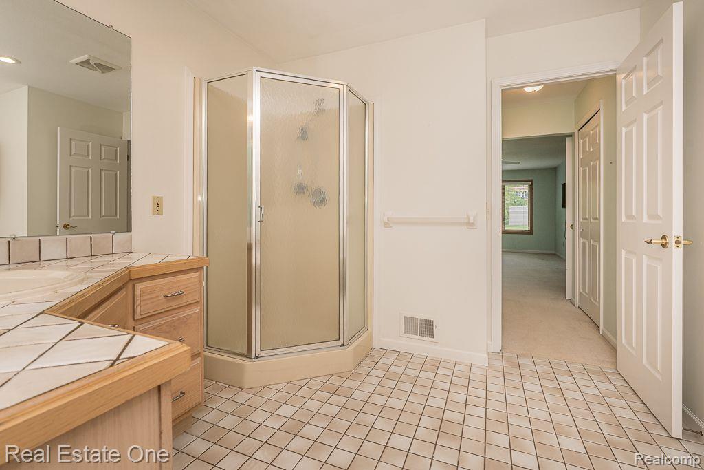 8187 Sawgrass Trail, Grand Blanc, MI 48439 — Photo 30