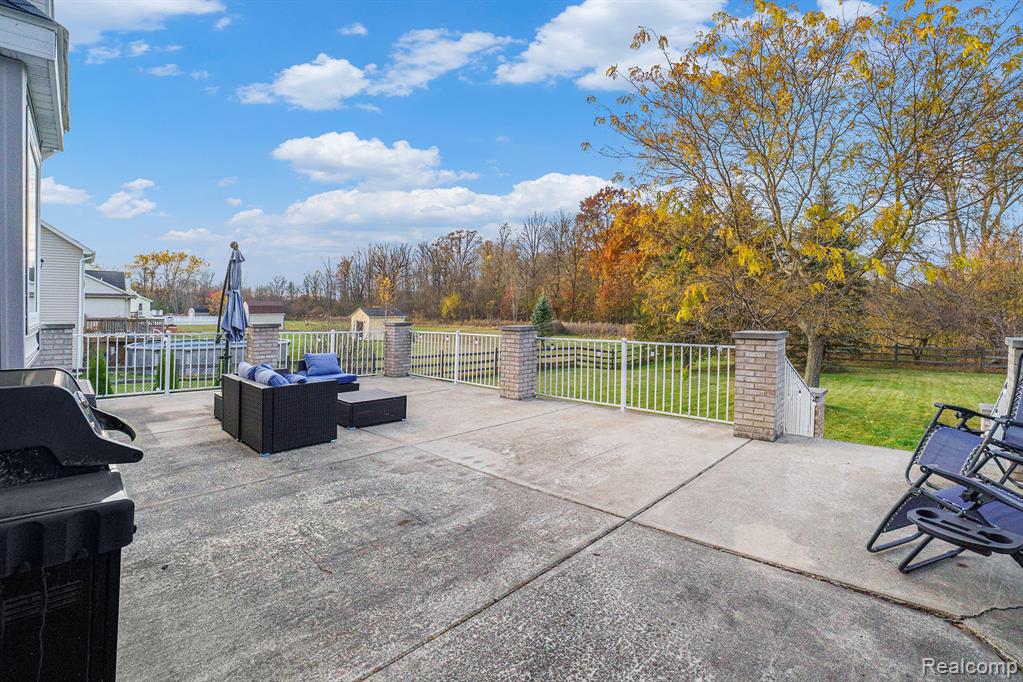 7469 Paradise Drive, Grand Blanc, MI 48439 — Photo 34