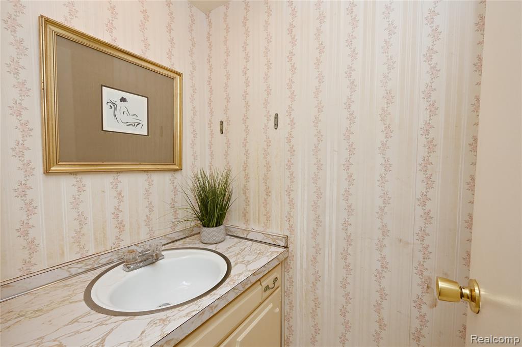 488 Bryn Mawr Street, Birmingham, MI 48009 — Photo 17