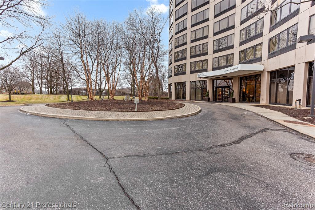 5000 Town Center, 1704, Southfield, MI 48075 — Photo 57
