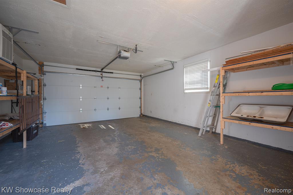 8621 OAKSIDE Avenue, Commerce Twp, MI 48382 — Photo 32