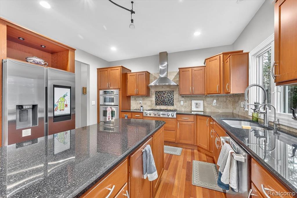 90 Creekwood Drive, Lake Orion, MI 48362 — Photo 10