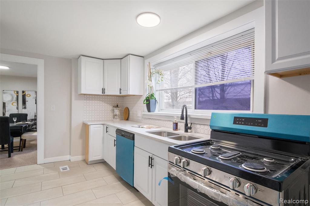 8210 Westpoint Street, Taylor, MI 48180 — Photo 12