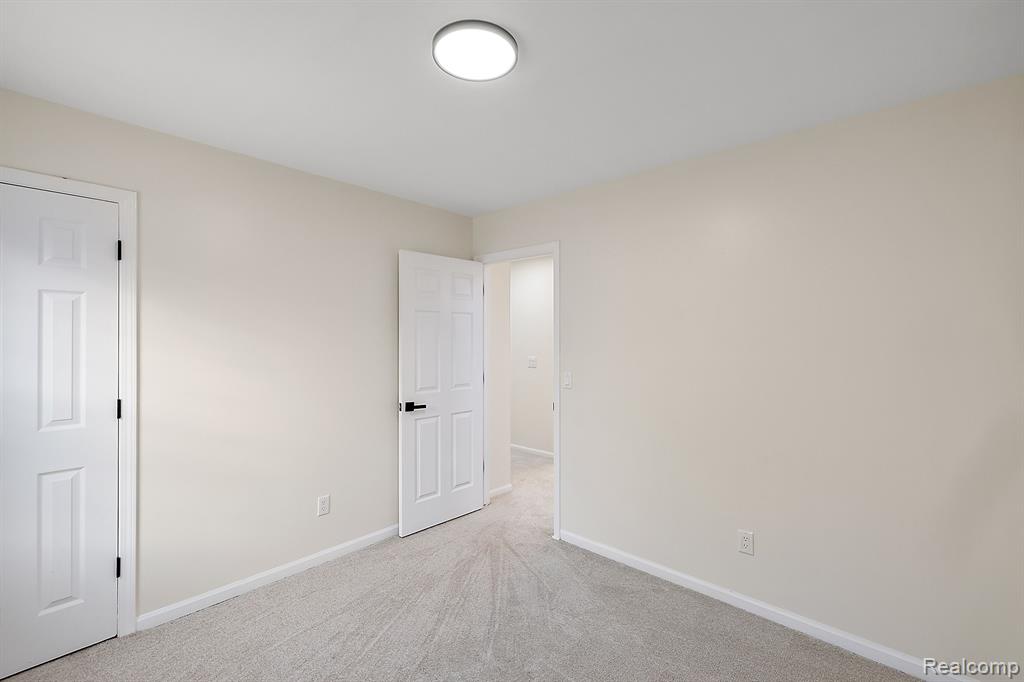 708 Oak View Ln, Milford, MI 48381 — Photo 50
