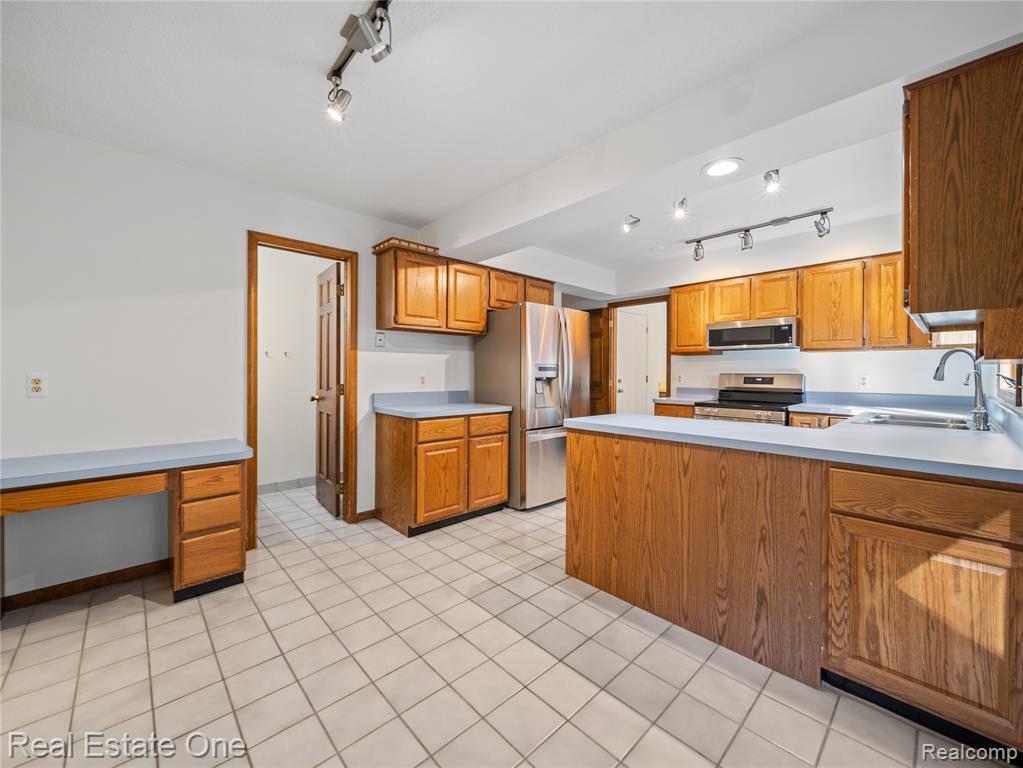 4097 Merna Lane, Milford, MI 48380 — Photo 11