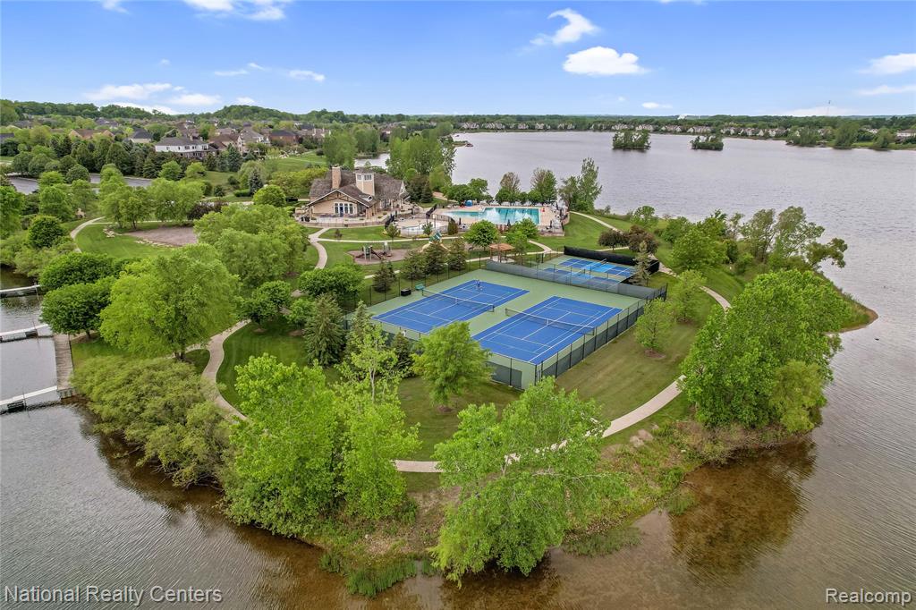 49235 BRAEBURN Lane, Novi, MI — Photo 64