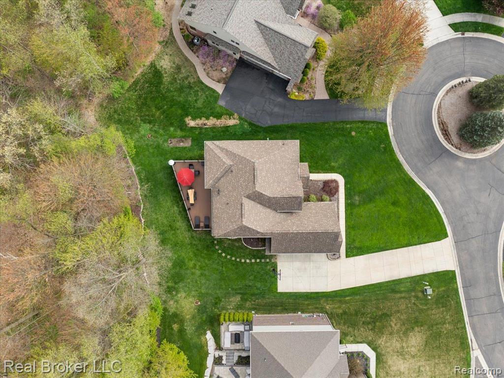 5633 GOLF POINTE Drive, Clarkston, MI 48348 — Photo 17