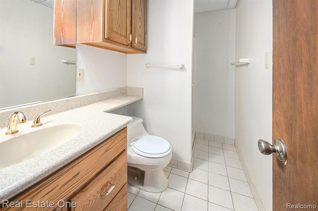 3092 LINDENWOOD Drive, Dearborn, MI 48120 — Photo 16