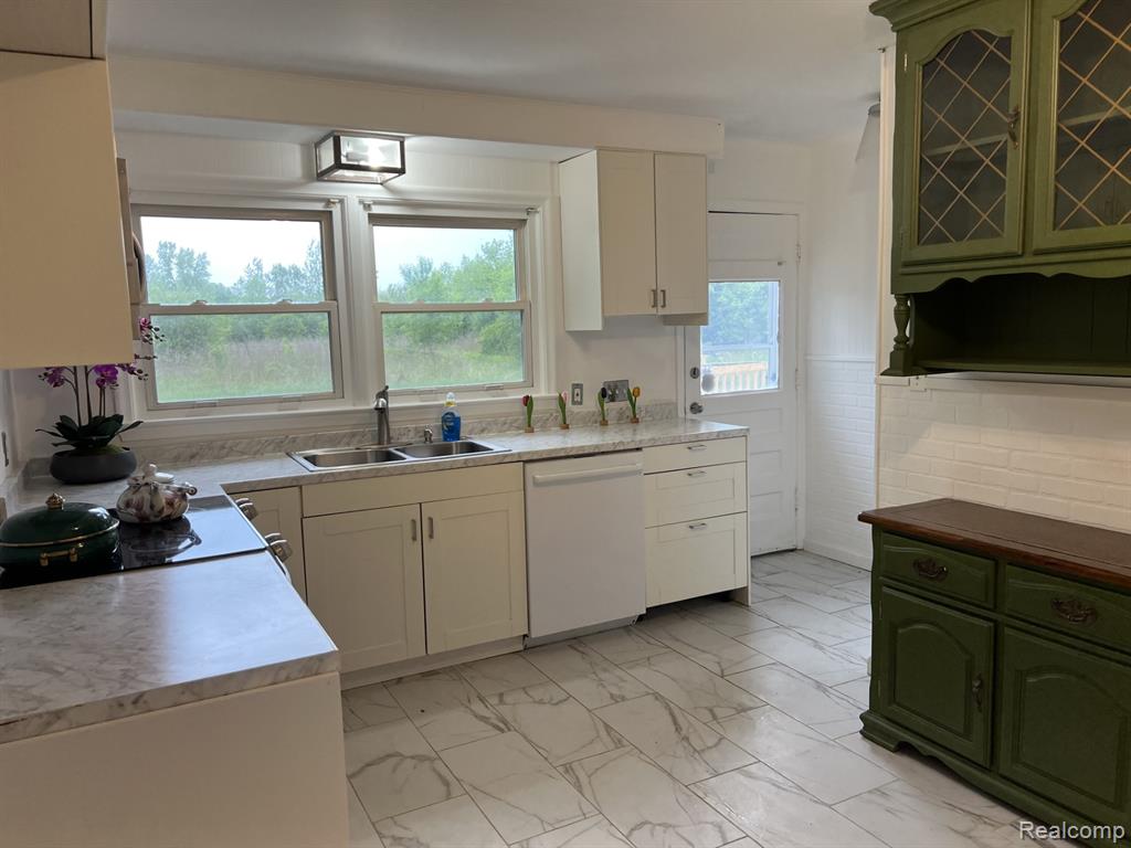 51815 8 Mile Road, Salem, MI 48167 — Photo 14