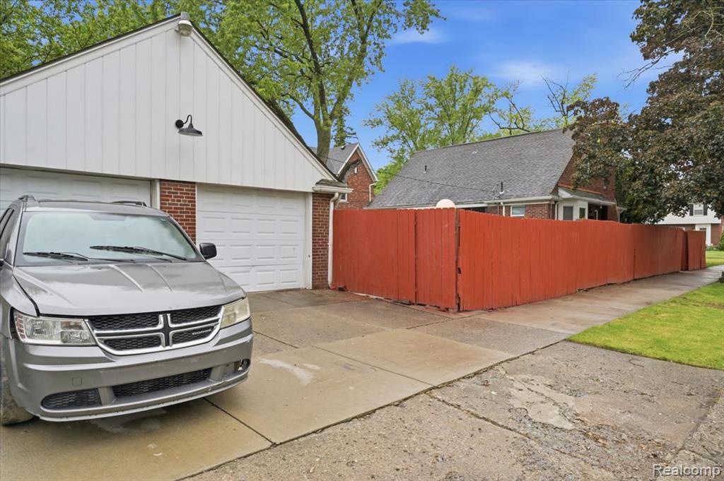15376 Gilchrist Street, Detroit, MI 48227 — Photo 32