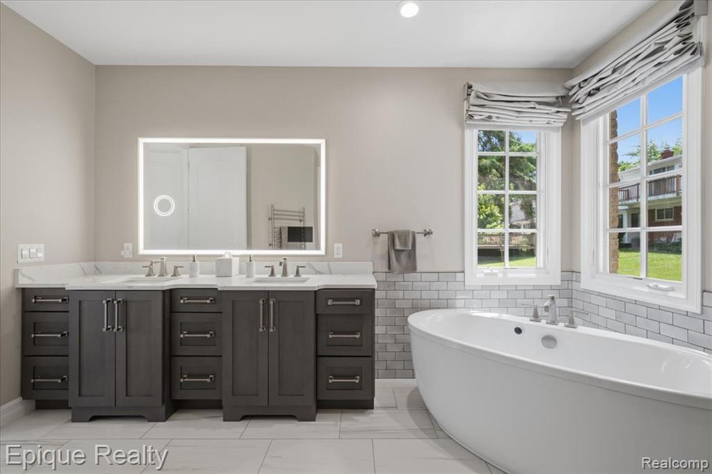 4312 Sashabaw Road, Waterford, MI 48329 — Photo 42