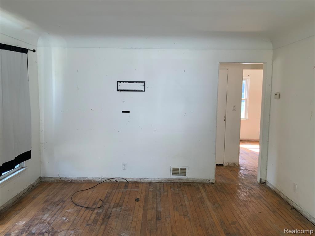 910 Hubbard Avenue, Flint, MI 48503 — Photo 4
