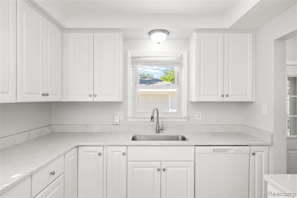 6727 Hawthorne Street, Garden City, MI — Photo 9